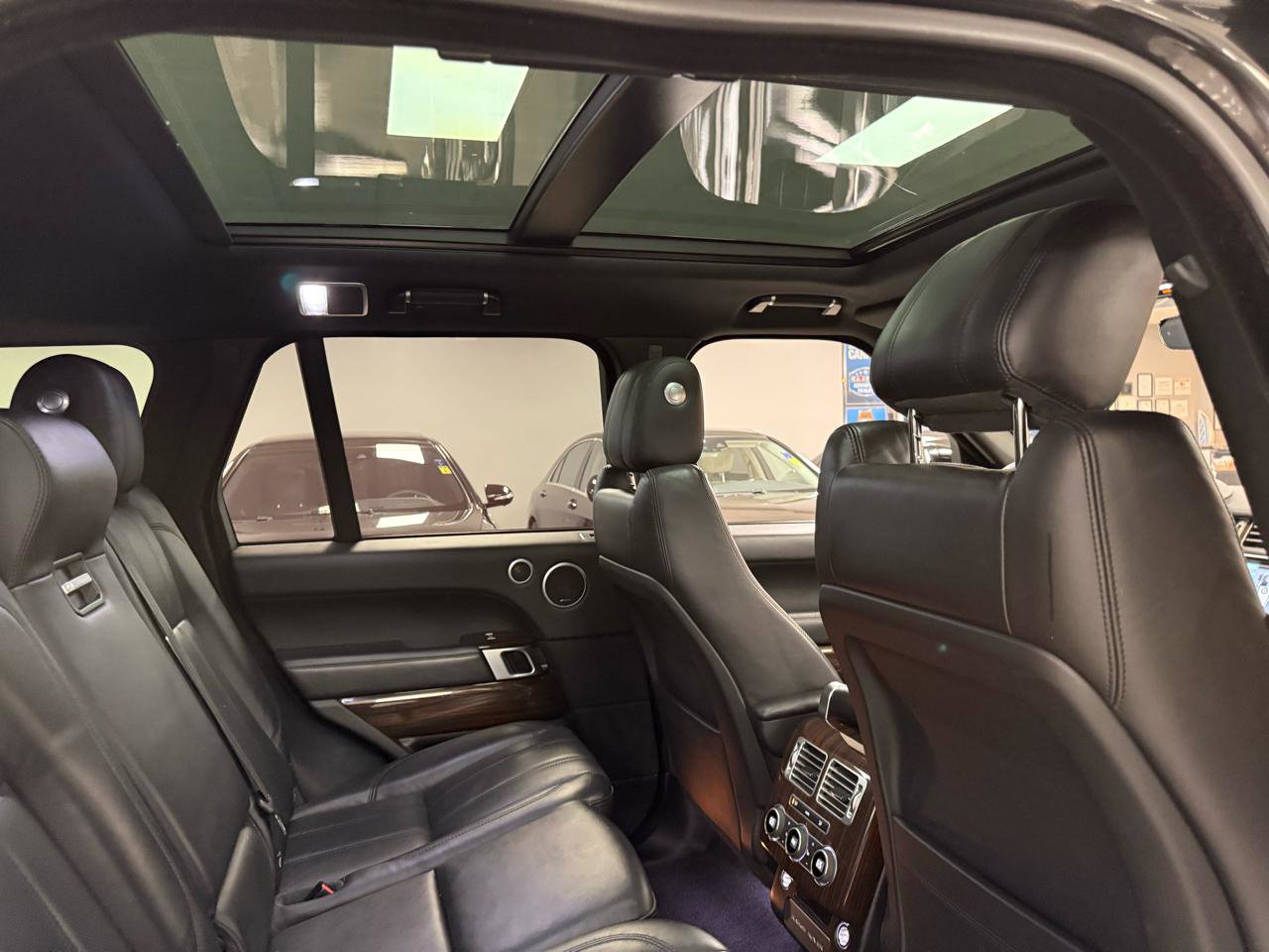 Used 2017 Land Rover Range Rover Supercharged image 24