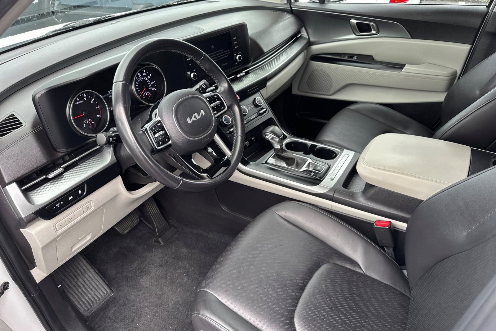 Certified 2023 Kia Carnival LX image 12