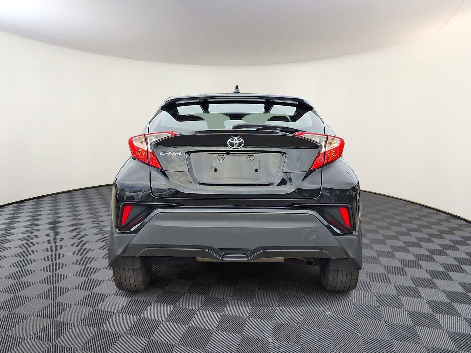 Used 2020 Toyota C-HR XLE FWD image 6