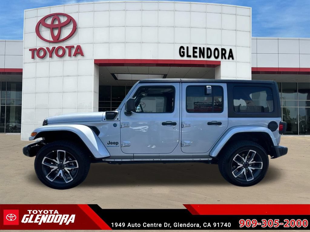 Used 2024 Jeep Wrangler Unlimited w/ Convenience Group AWD/4WD image 6
