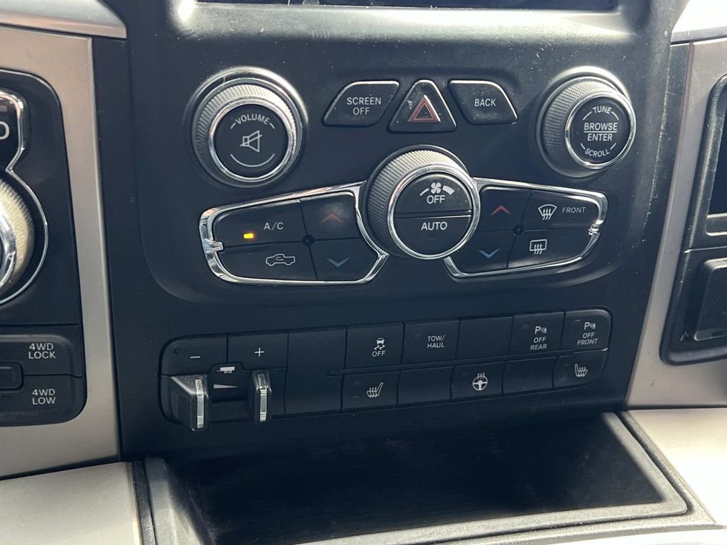 Used 2018 RAM 1500 SLT AWD/4WD image 19