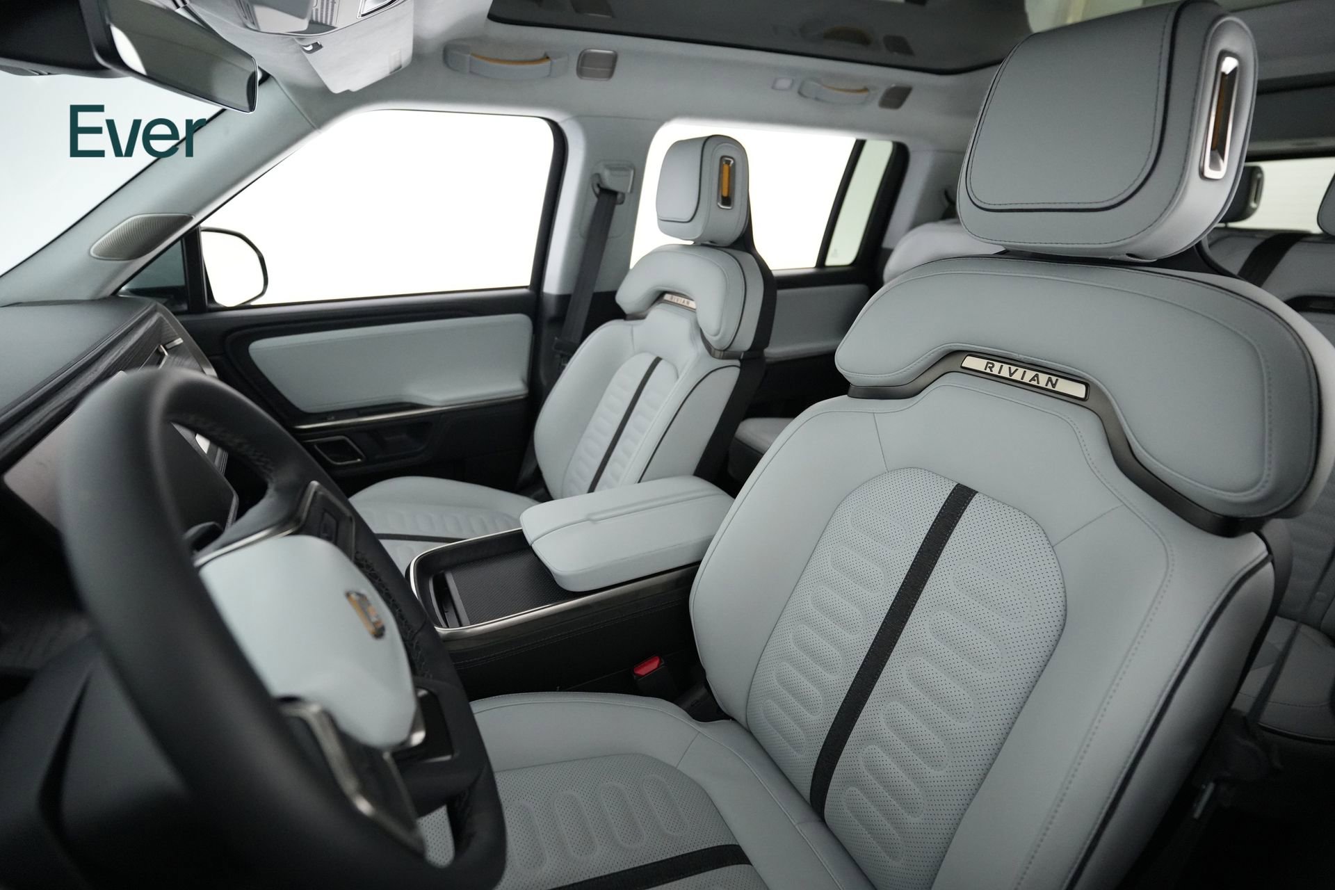 Used 2024 Rivian R1S Adventure AWD/4WD image 4