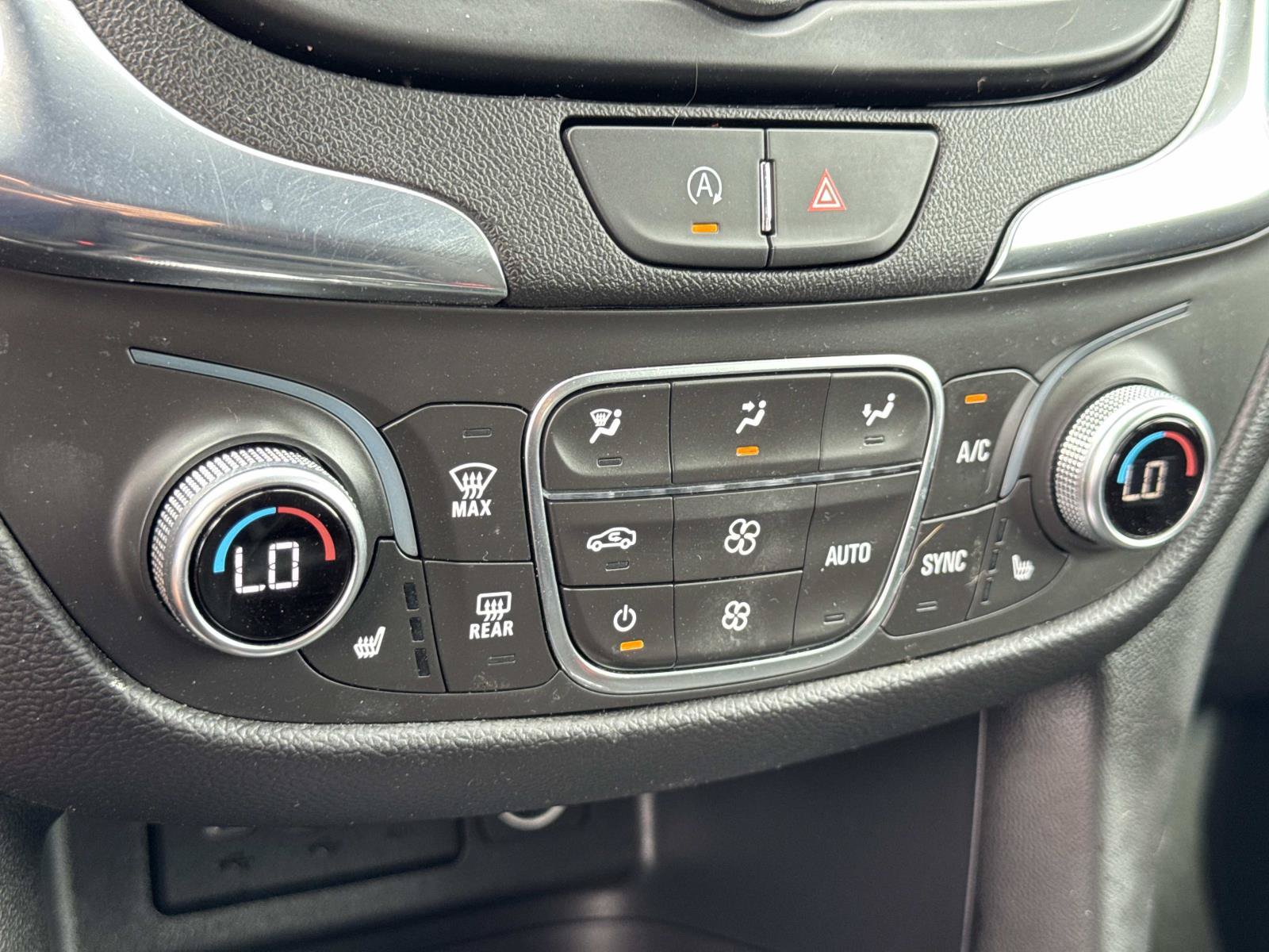 Used 2023 Chevrolet Equinox LT FWD image 14