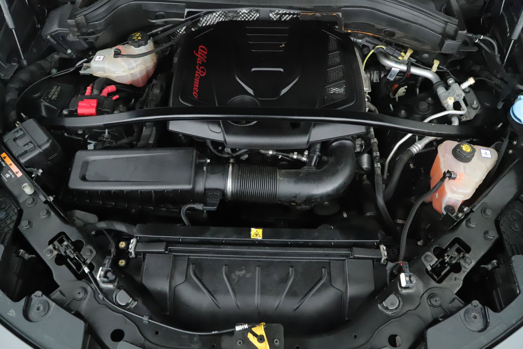 Used 2018 Alfa Romeo Stelvio AWD image 15