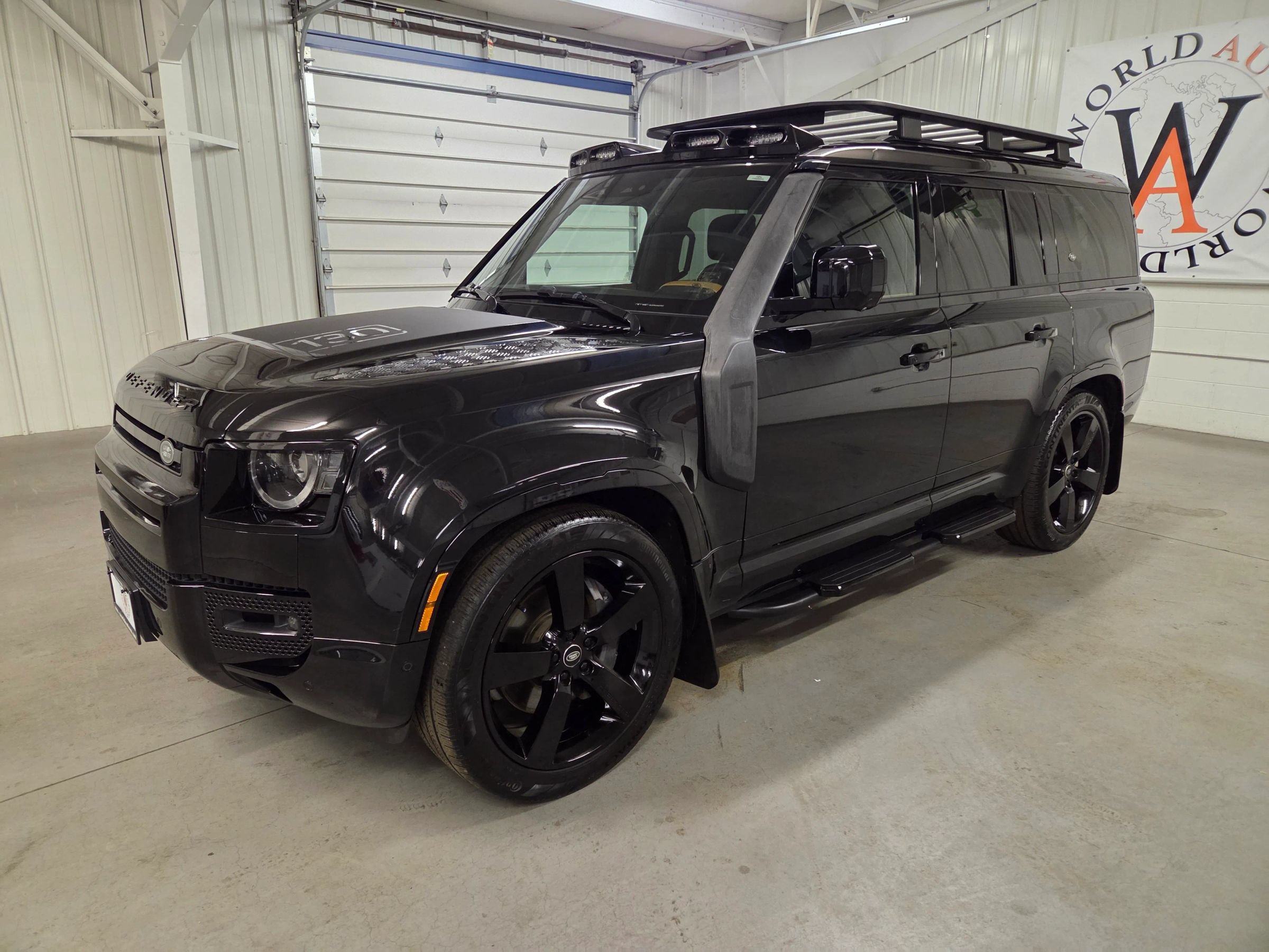 Used 2024 Land Rover Defender 130 X-Dynamic SE AWD/4WD image 2