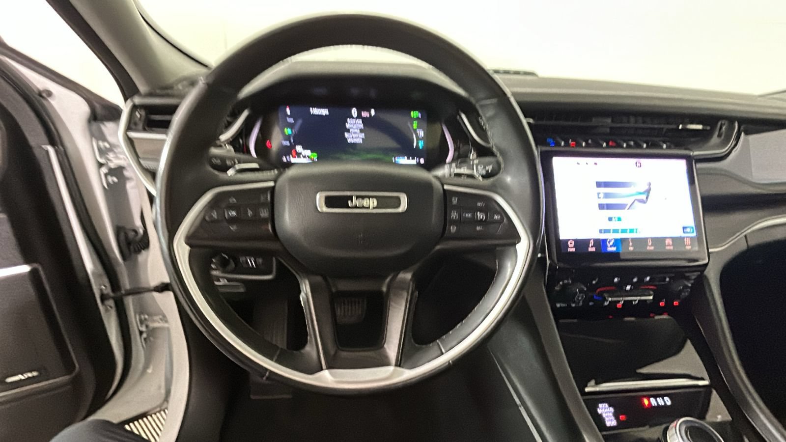 Used 2023 Jeep Grand Cherokee 4WD 4xe w/ Luxury Tech Group II image 17
