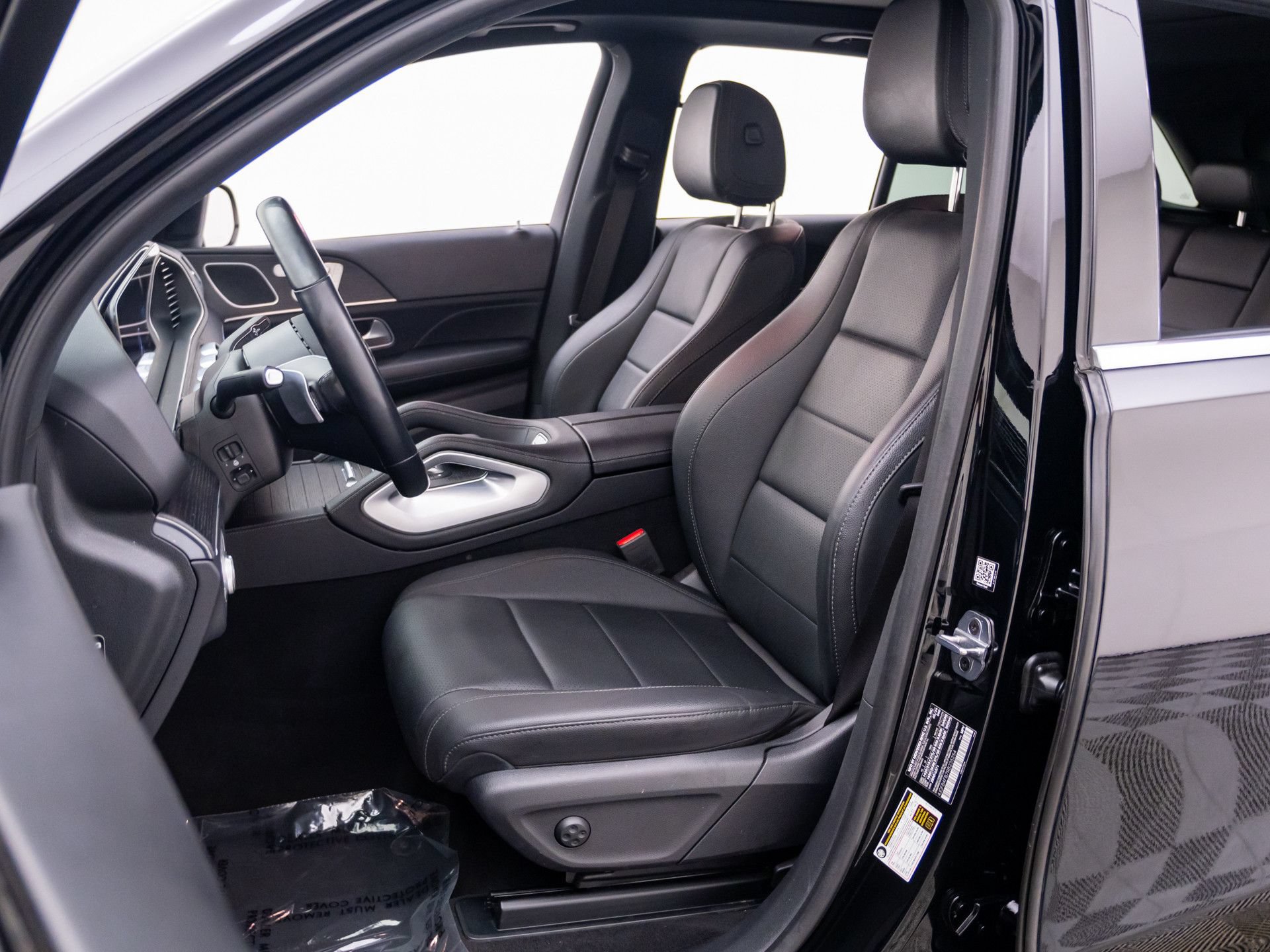 Used 2024 Mercedes-Benz GLE 350 4MATIC w/ Winter Package image 17