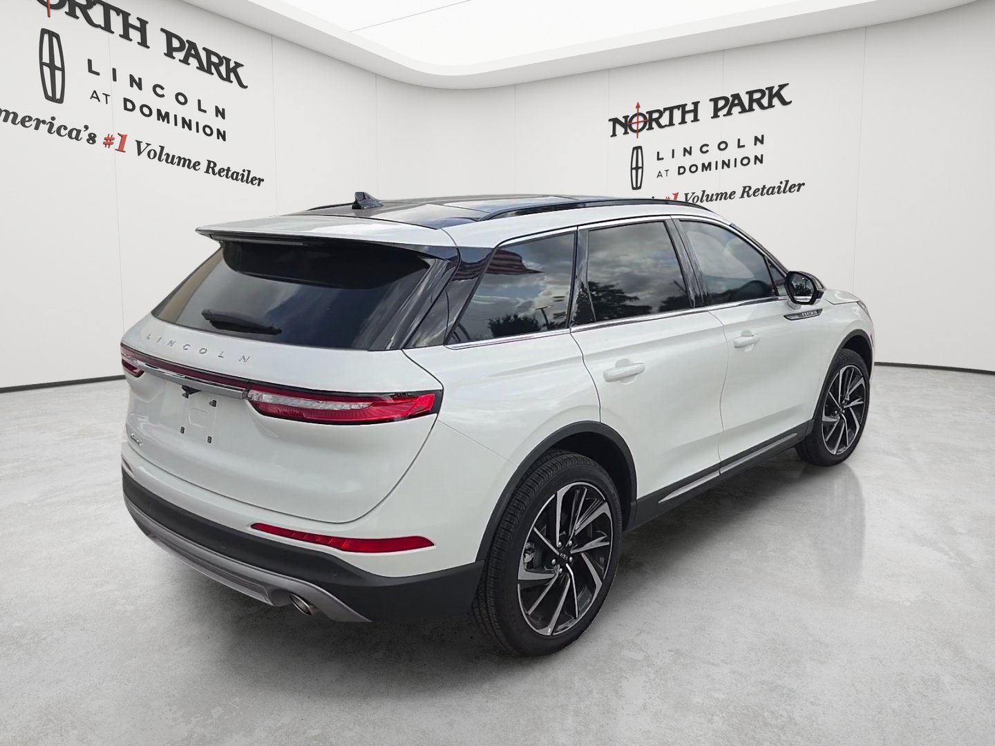 New 2026 Lincoln Corsair Reserve FWD image 5