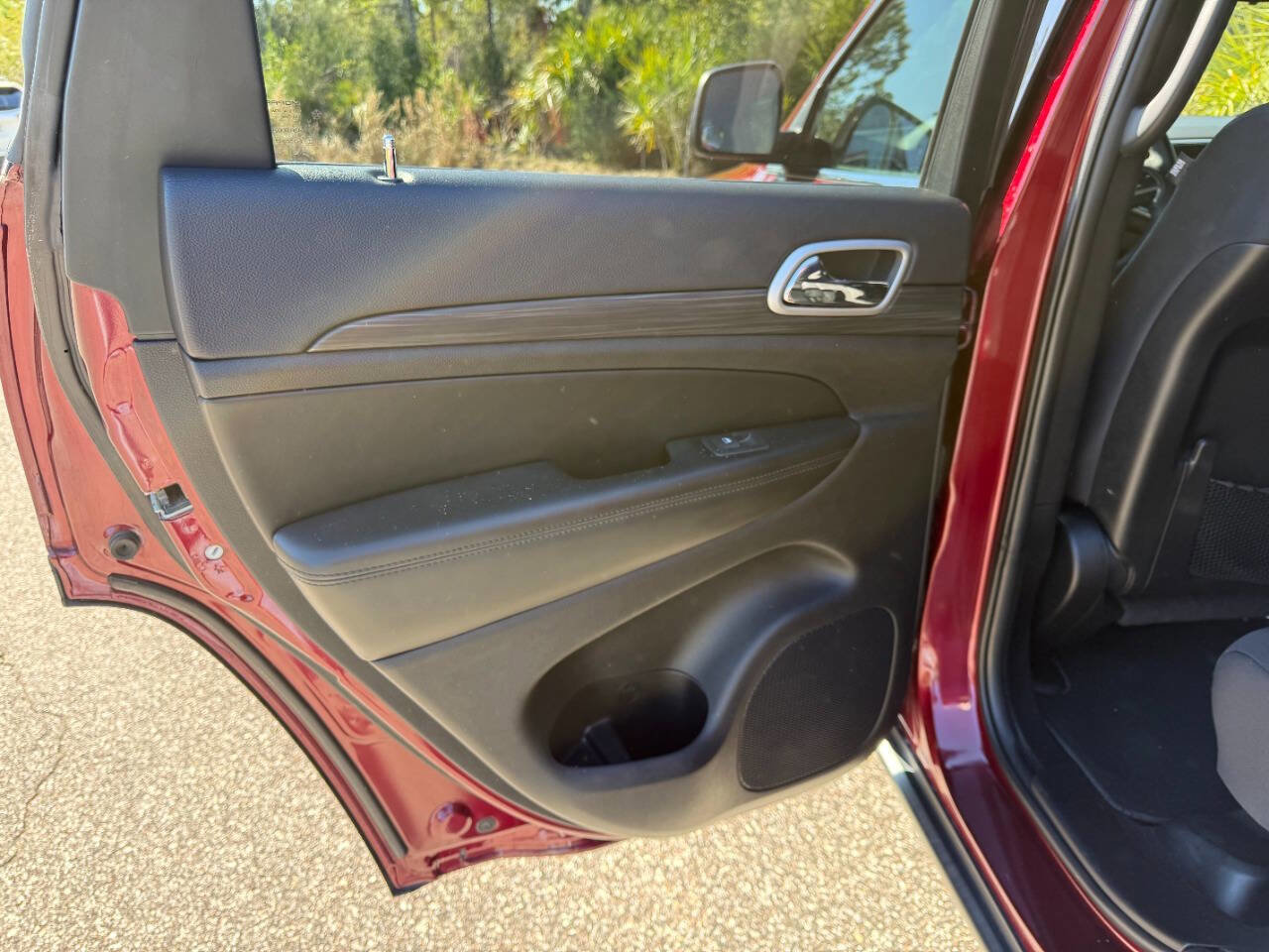 Used 2019 Jeep Grand Cherokee Laredo image 11