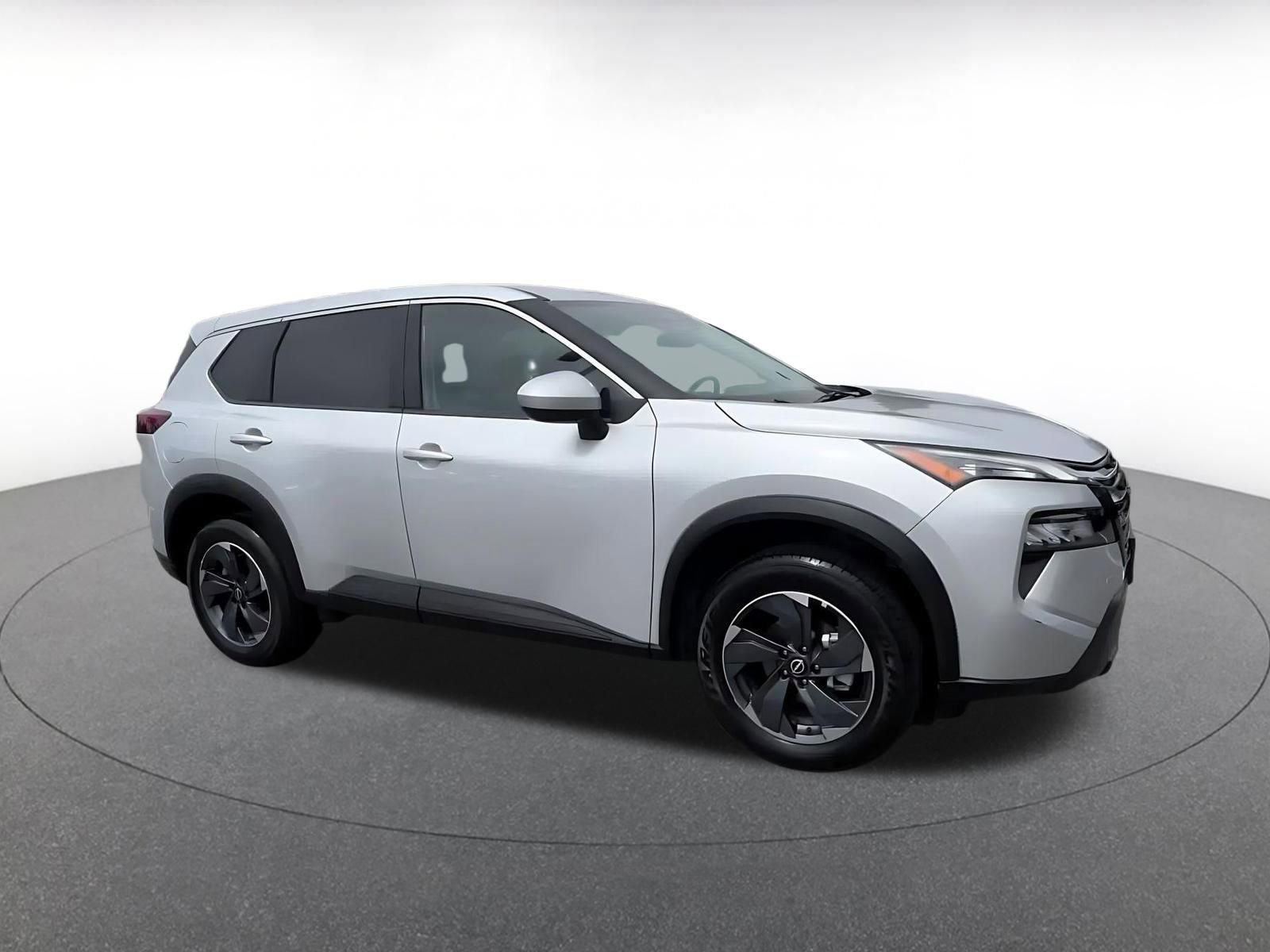 Used 2025 Nissan Rogue SV FWD image 2