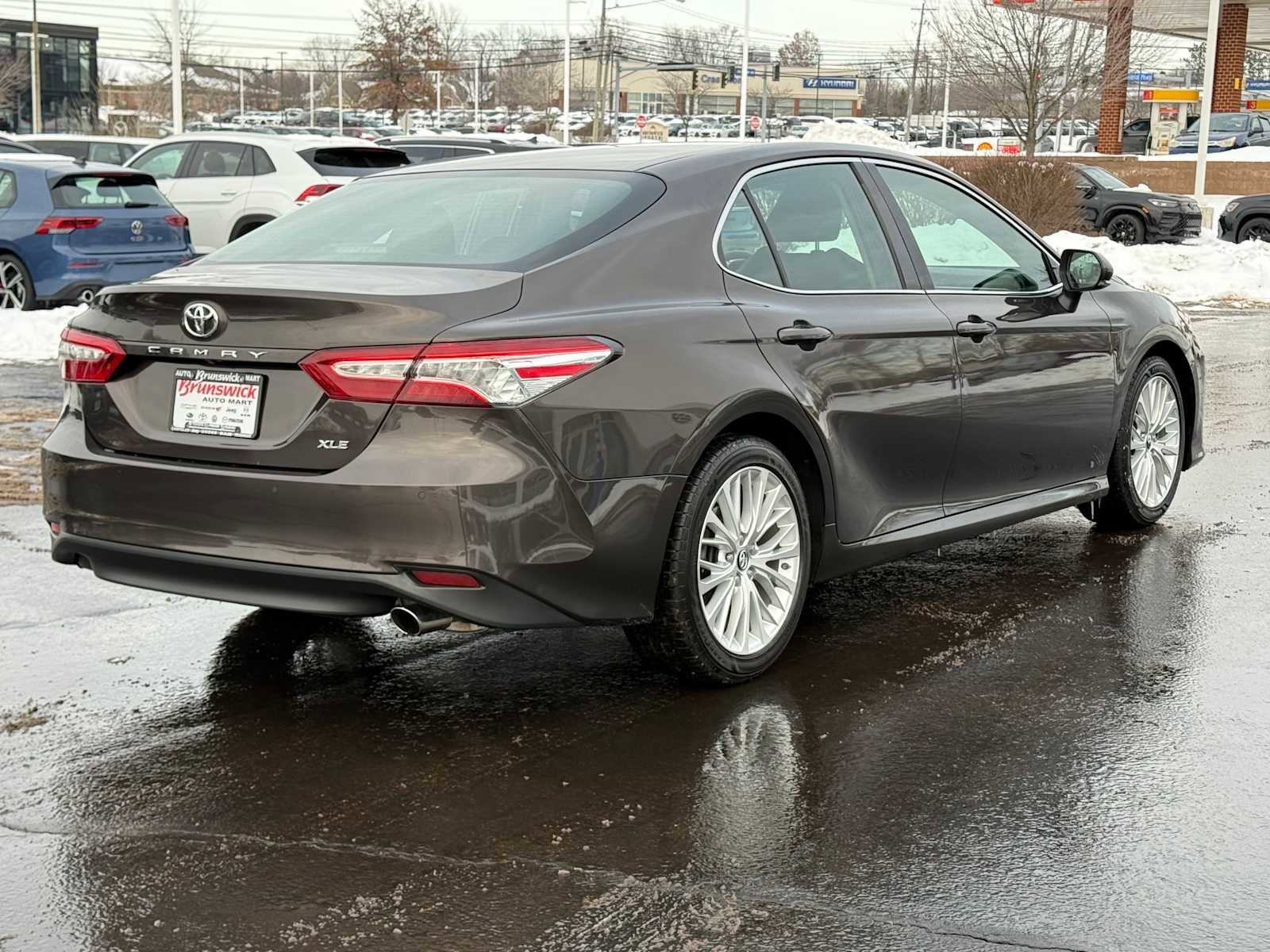 Used 2018 Toyota Camry XLE image 4