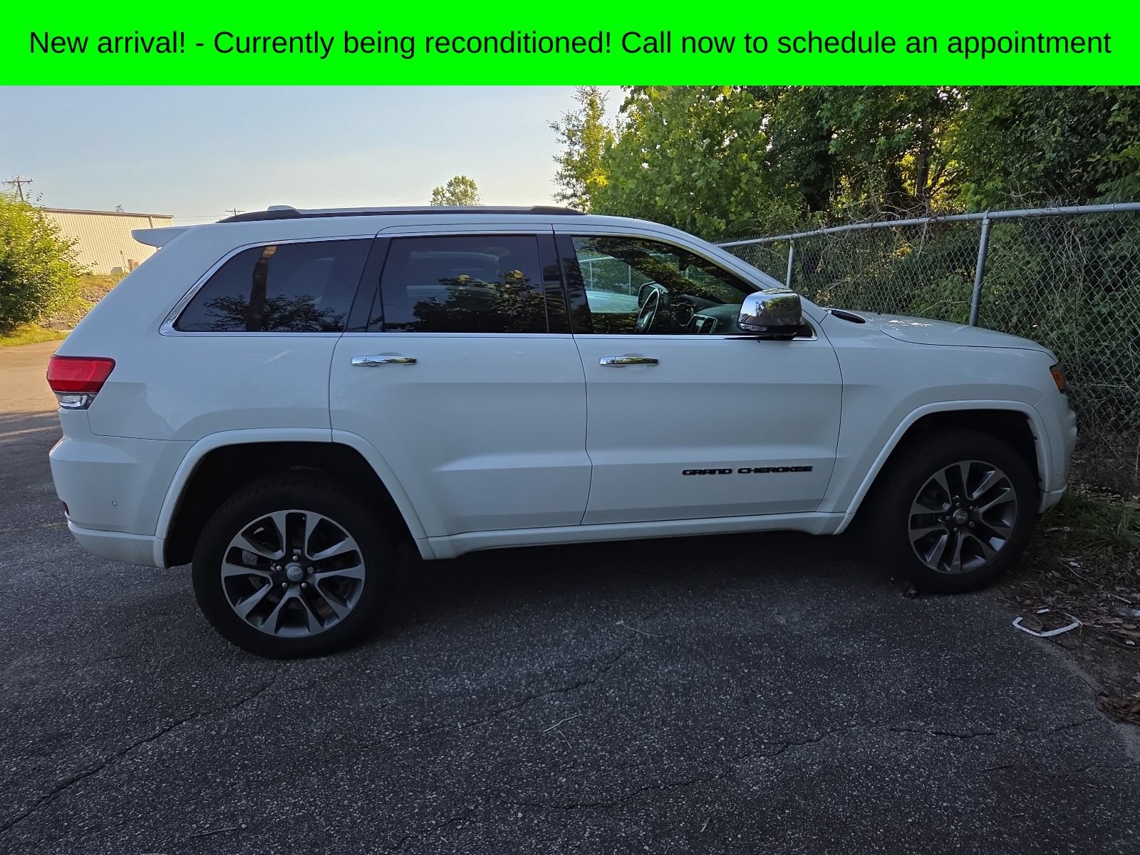 Used 2018 Jeep Grand Cherokee Overland AWD/4WD image 6