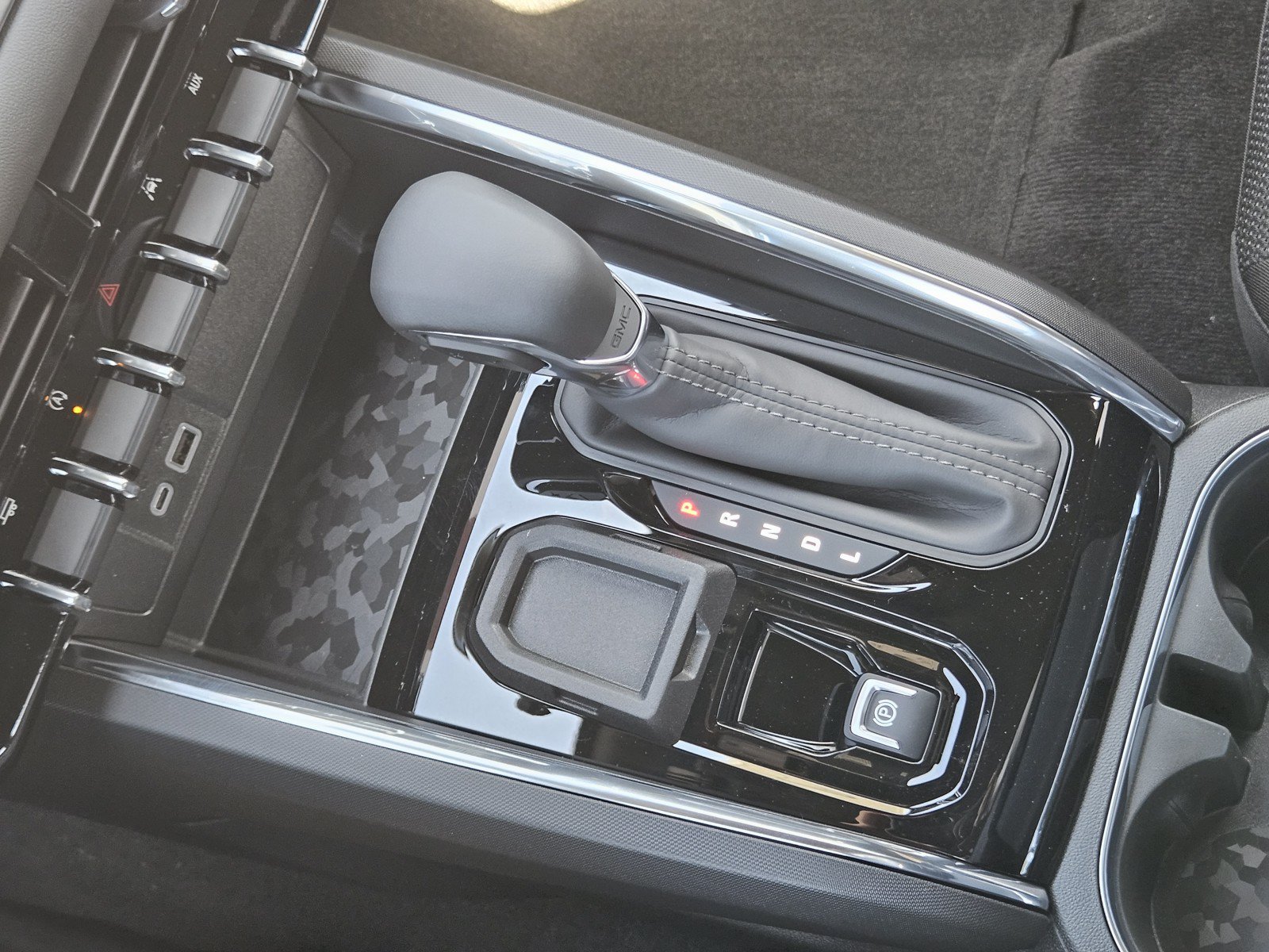 New 2026 GMC Canyon Elevation w/ Convenience Package RWD image 15