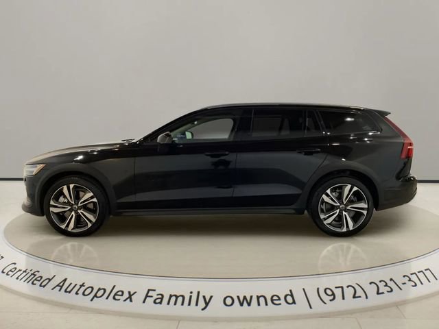 Used 2025 Volvo V60 B5 Cross Country Plus AWD/4WD image 2