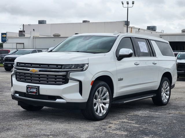Used 2024 Chevrolet Suburban Premier w/ Premium Package RWD image 3