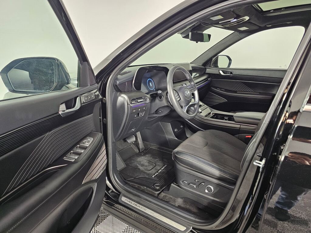 Used 2025 Hyundai Palisade Calligraphy AWD/4WD image 17