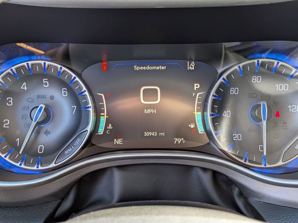Used 2023 Chrysler Pacifica Touring-L AWD/4WD image 6