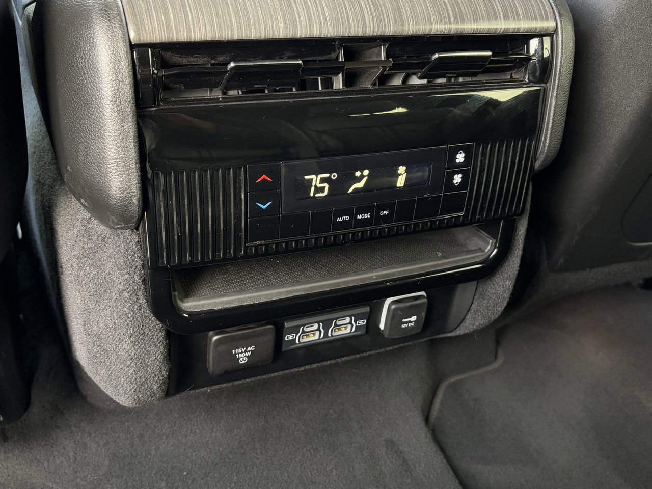 Used 2024 Jeep Wagoneer L Series II image 22