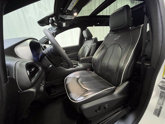 Used 2025 Chrysler Pacifica Limited FWD image 10