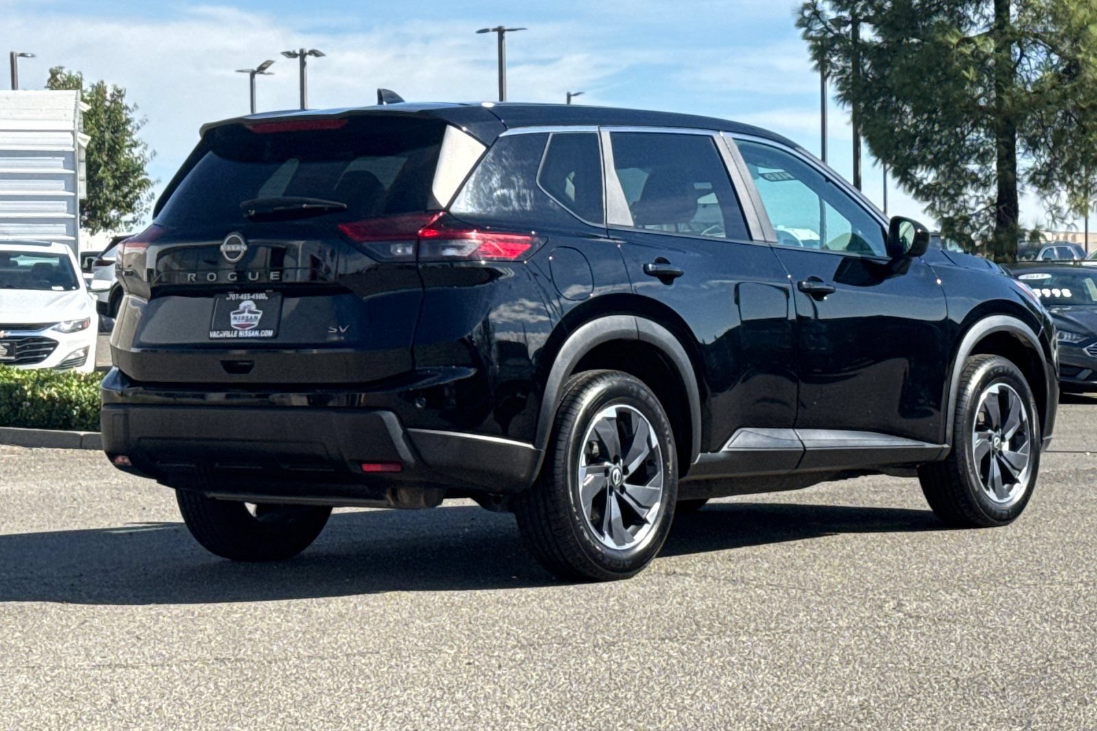 Used 2024 Nissan Rogue SV FWD image 5