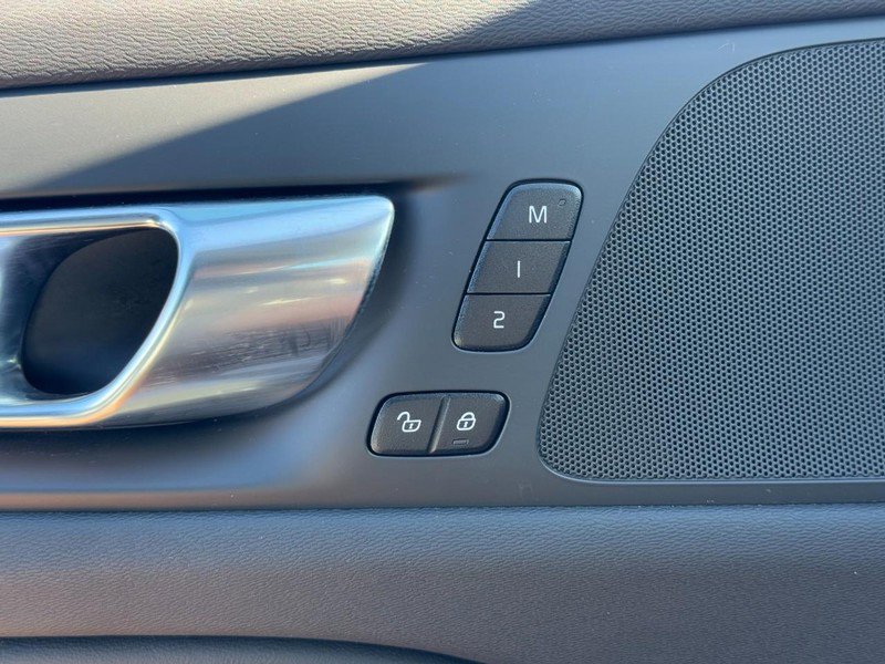Certified 2025 Volvo V60 B5 Cross Country Plus image 17
