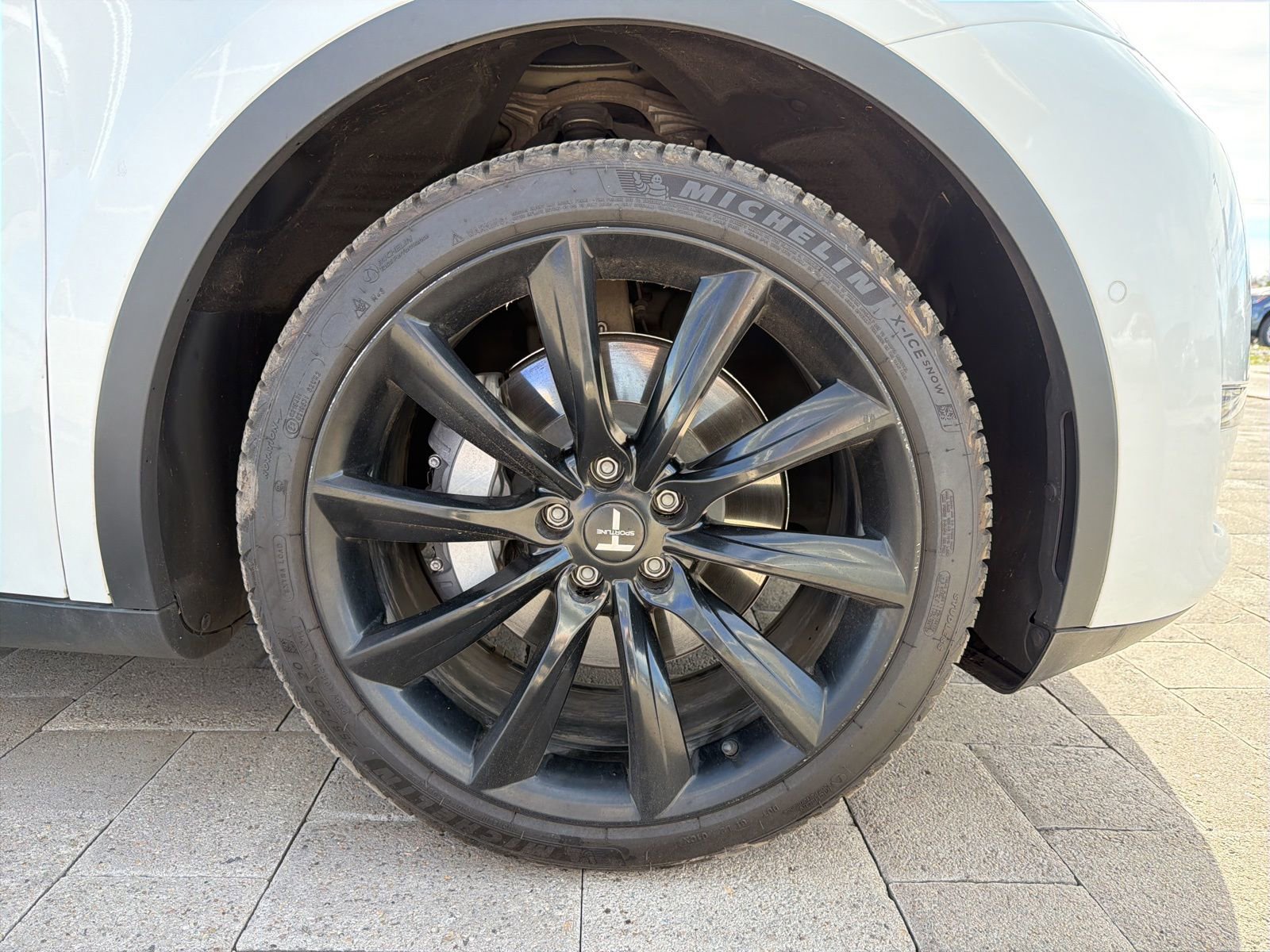 Used 2021 Tesla Model Y Standard Range image 7