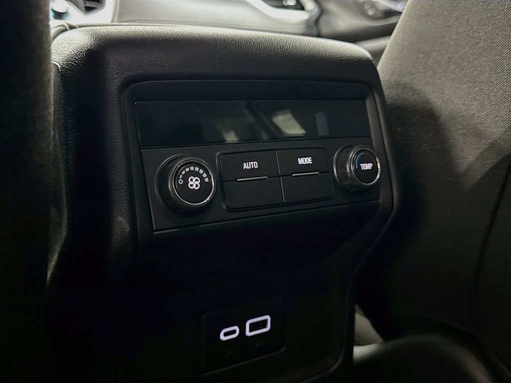 Used 2023 GMC Acadia SLE AWD/4WD image 24