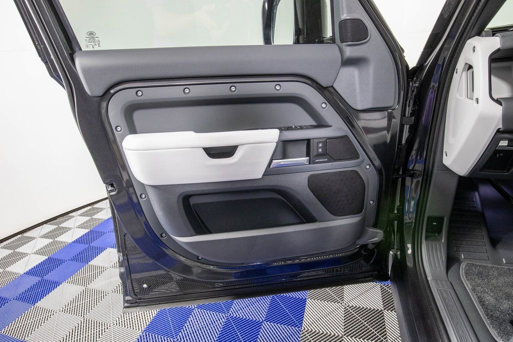 Used 2026 Land Rover Defender 130 S image 14