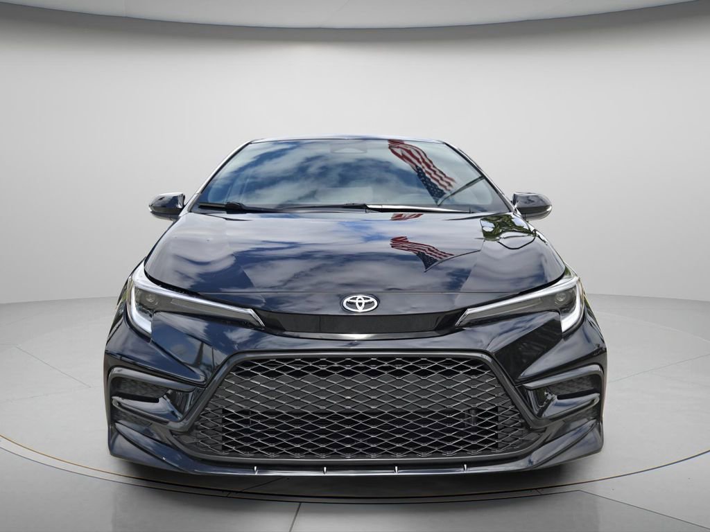 Used 2025 Toyota Corolla SE w/ SE Premium Package image 5