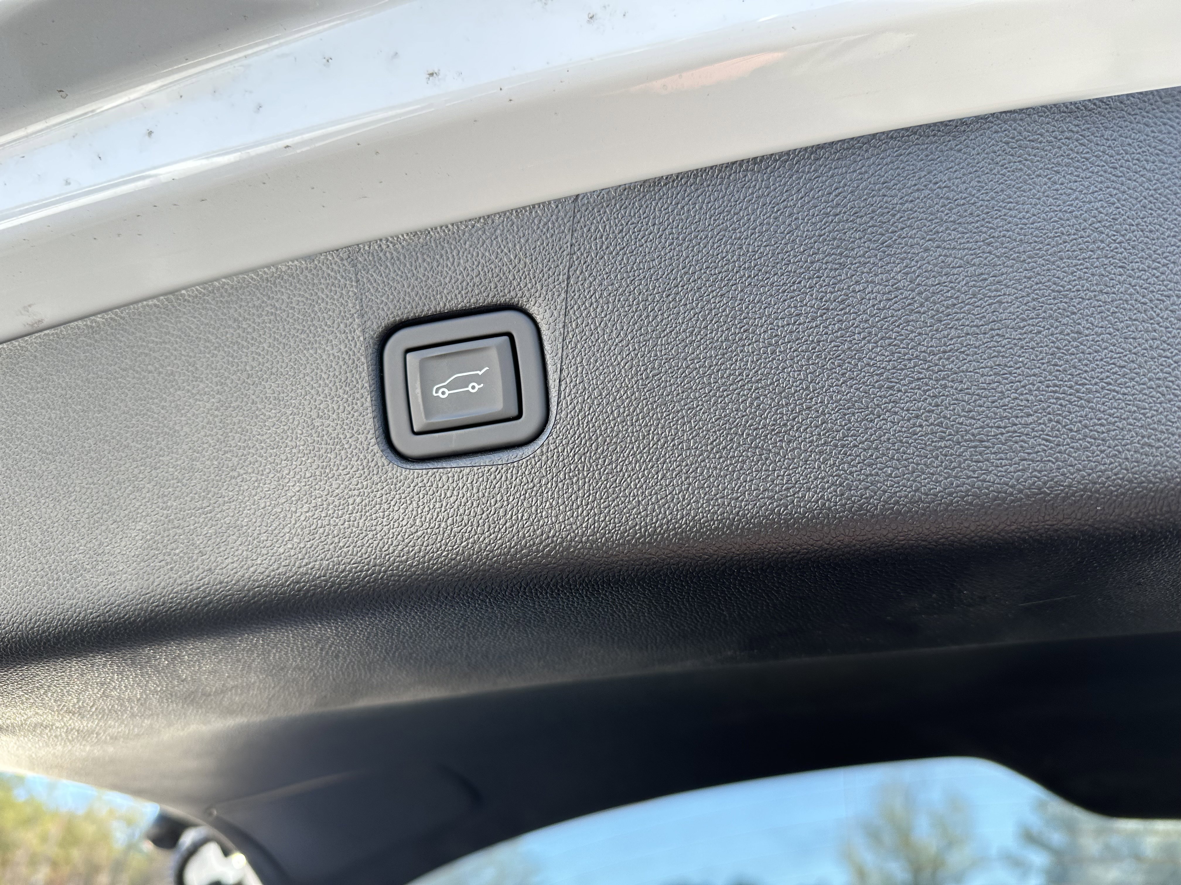 New 2025 Chevrolet Blazer LT w/ Sound & Technology Package FWD image 9