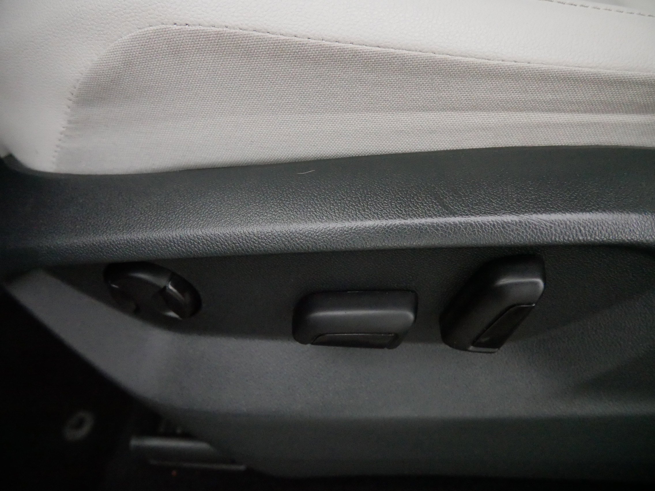 Used 2021 Volkswagen Tiguan SE w/ Panoramic Sunroof Package image 20