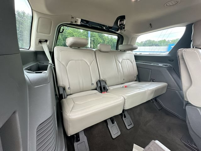 Used 2019 Ford Expedition Limited w/ Equipment Group 301A AWD/4WD image 30