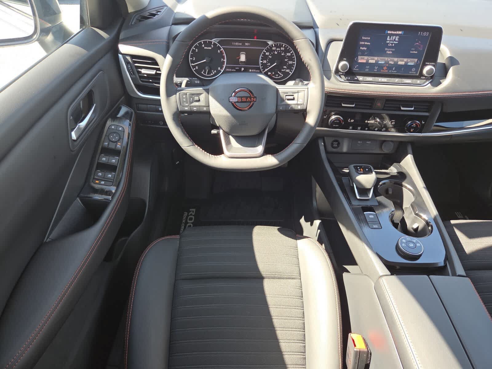 Used 2025 Nissan Rogue SV AWD/4WD image 6