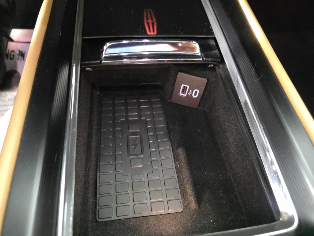 Used 2023 Lincoln Corsair Reserve w/ Equipment Group 201A image 24