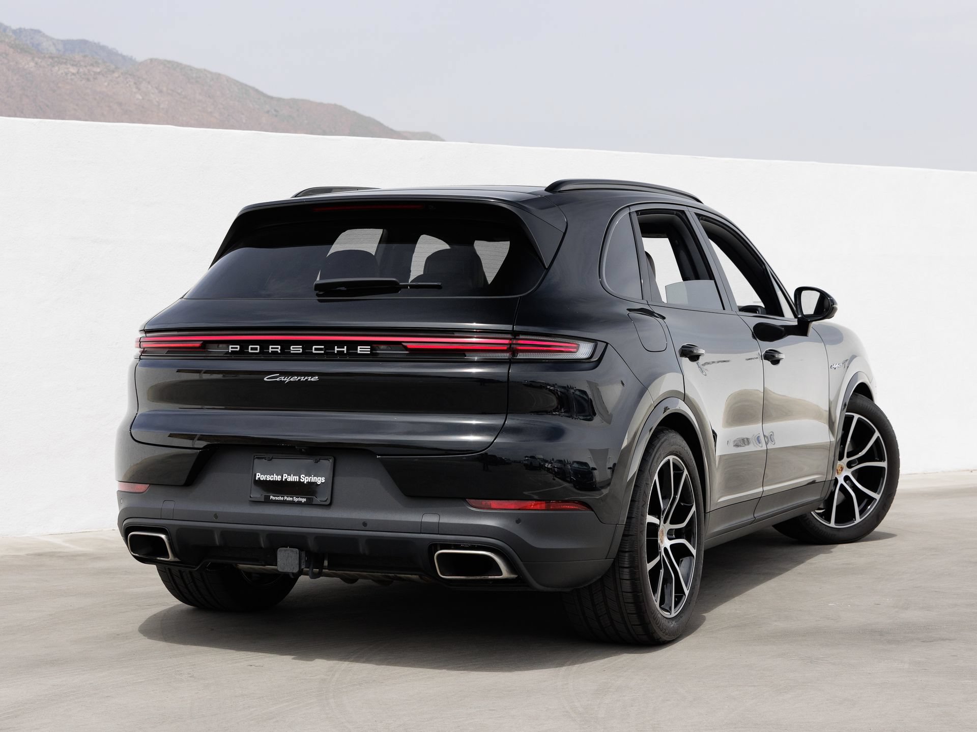 Certified 2025 Porsche Cayenne E-Hybrid AWD/4WD image 7