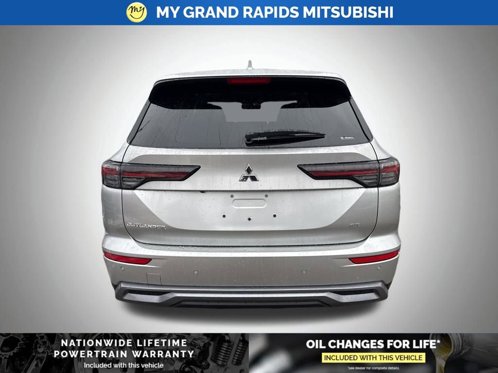 New 2026 Mitsubishi Outlander SE image 7