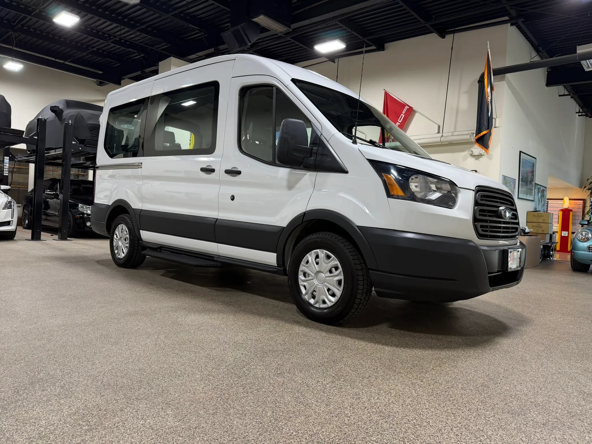 Used 2018 Ford Transit 150 XL RWD image 3