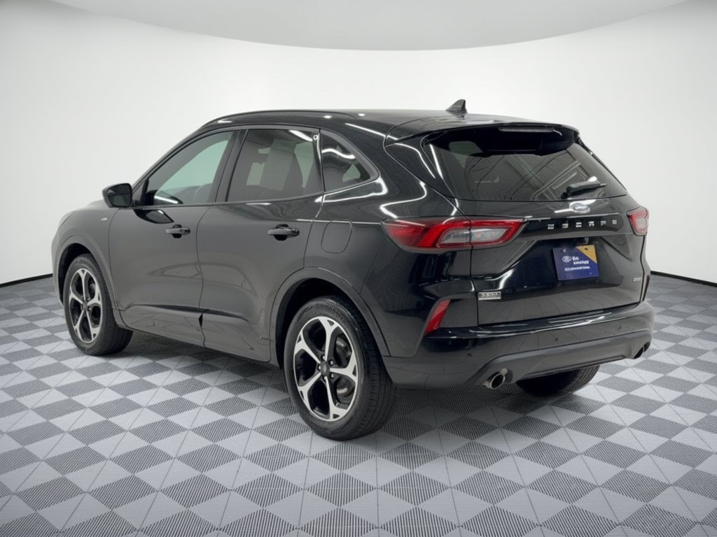 Used 2023 Ford Escape ST-Line Select w/ Tech Pack #2 AWD/4WD image 3