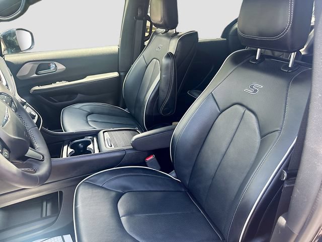 Used 2024 Chrysler Pacifica Limited w/ Uconnect Theater Family Group AWD/4WD image 23