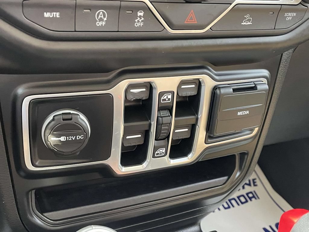 Used 2022 Jeep Wrangler Unlimited Sahara w/ Cold Weather Group AWD/4WD image 28