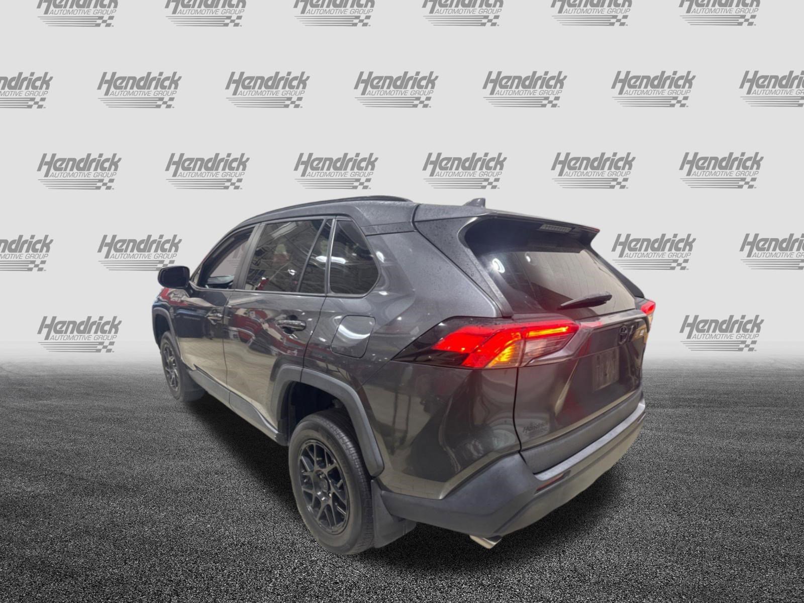 Used 2020 Toyota RAV4 LE FWD image 8