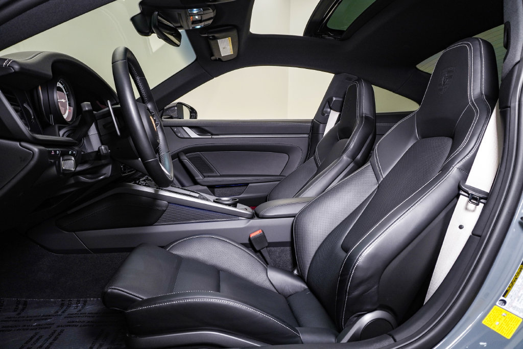 Certified 2024 Porsche 911 Carrera RWD image 5