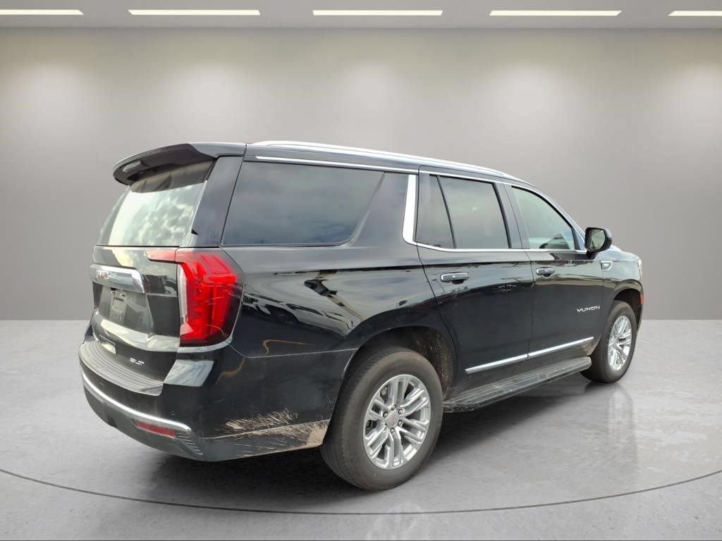Used 2024 GMC Yukon SLT AWD/4WD image 3