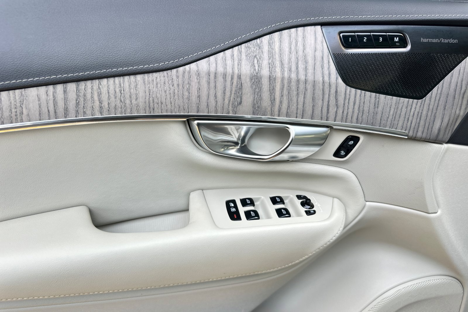 Used 2023 Volvo XC90 T8 Ultimate image 10