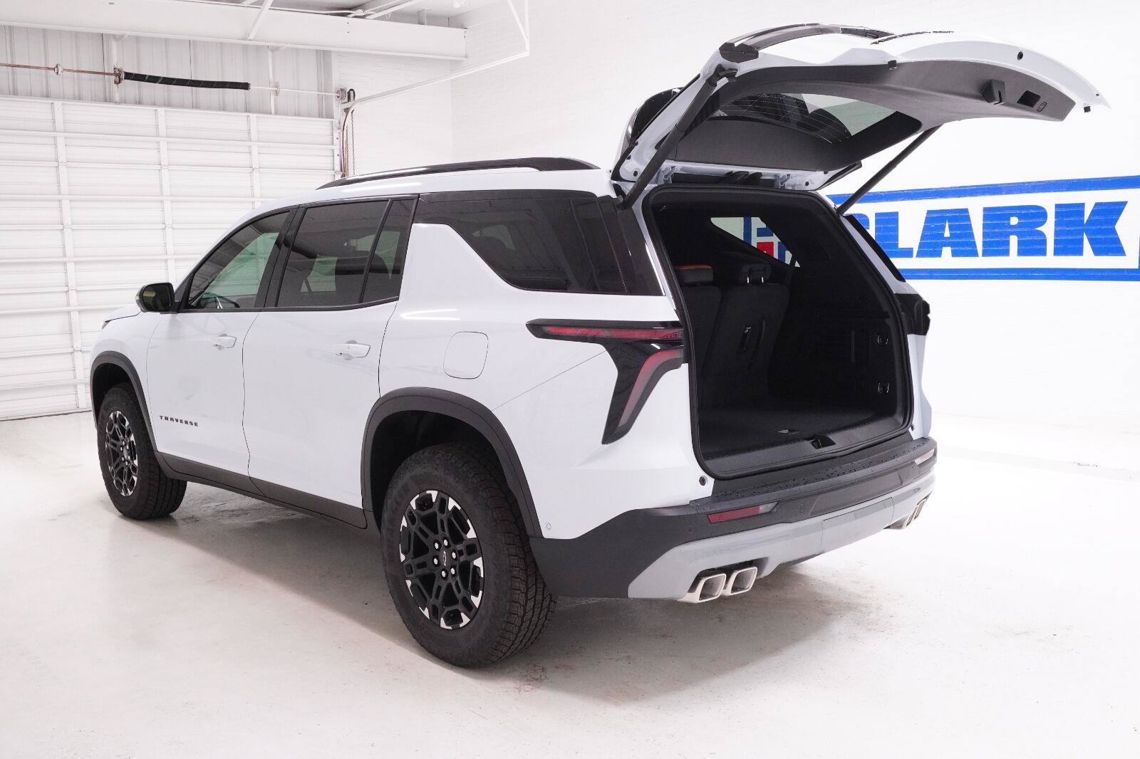 New 2027 Chevrolet Traverse Z71 w/ Enhanced Driving Package AWD/4WD image 40