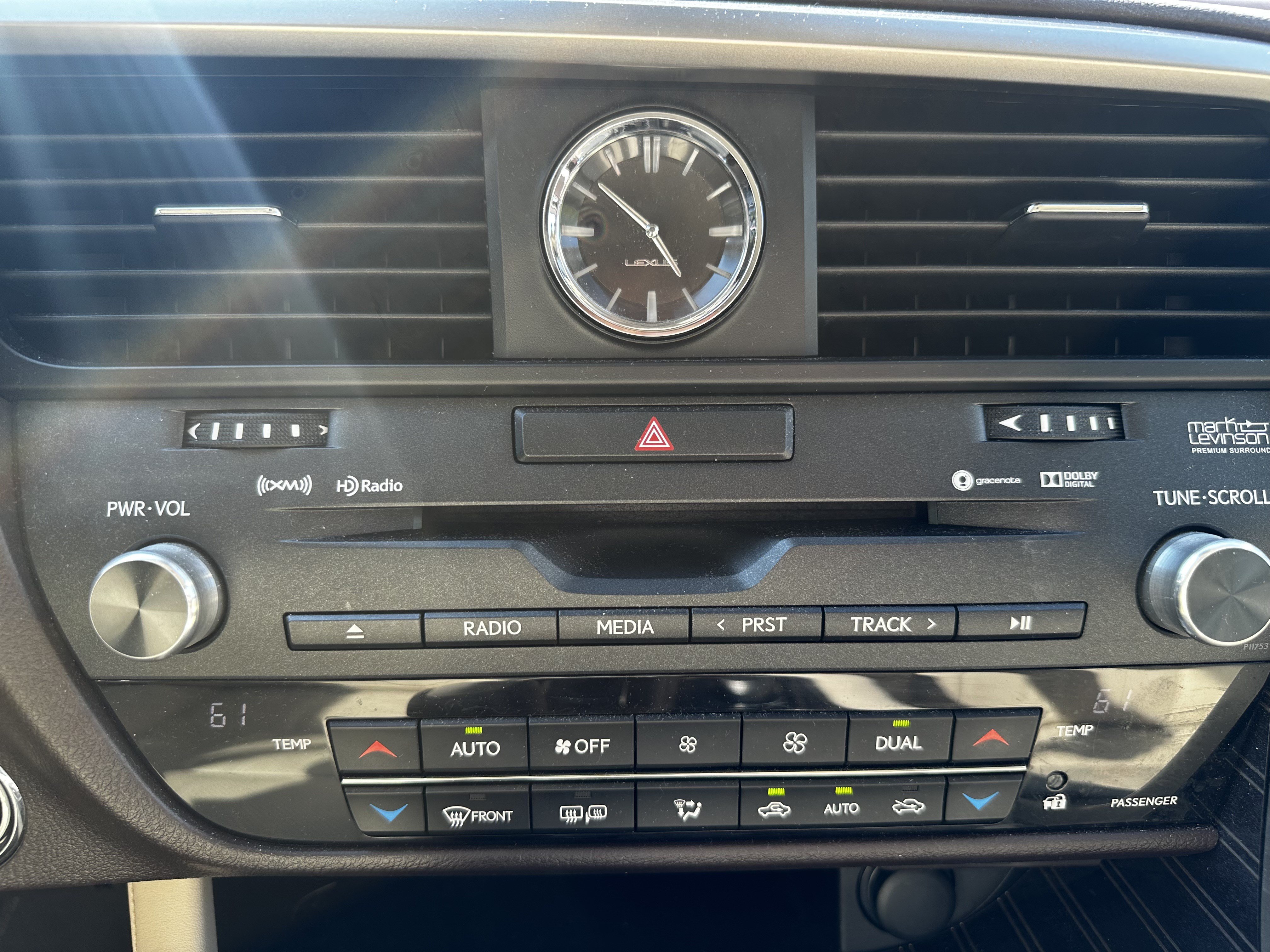 Used 2019 Lexus RX 450h AWD w/ Luxury Package image 18