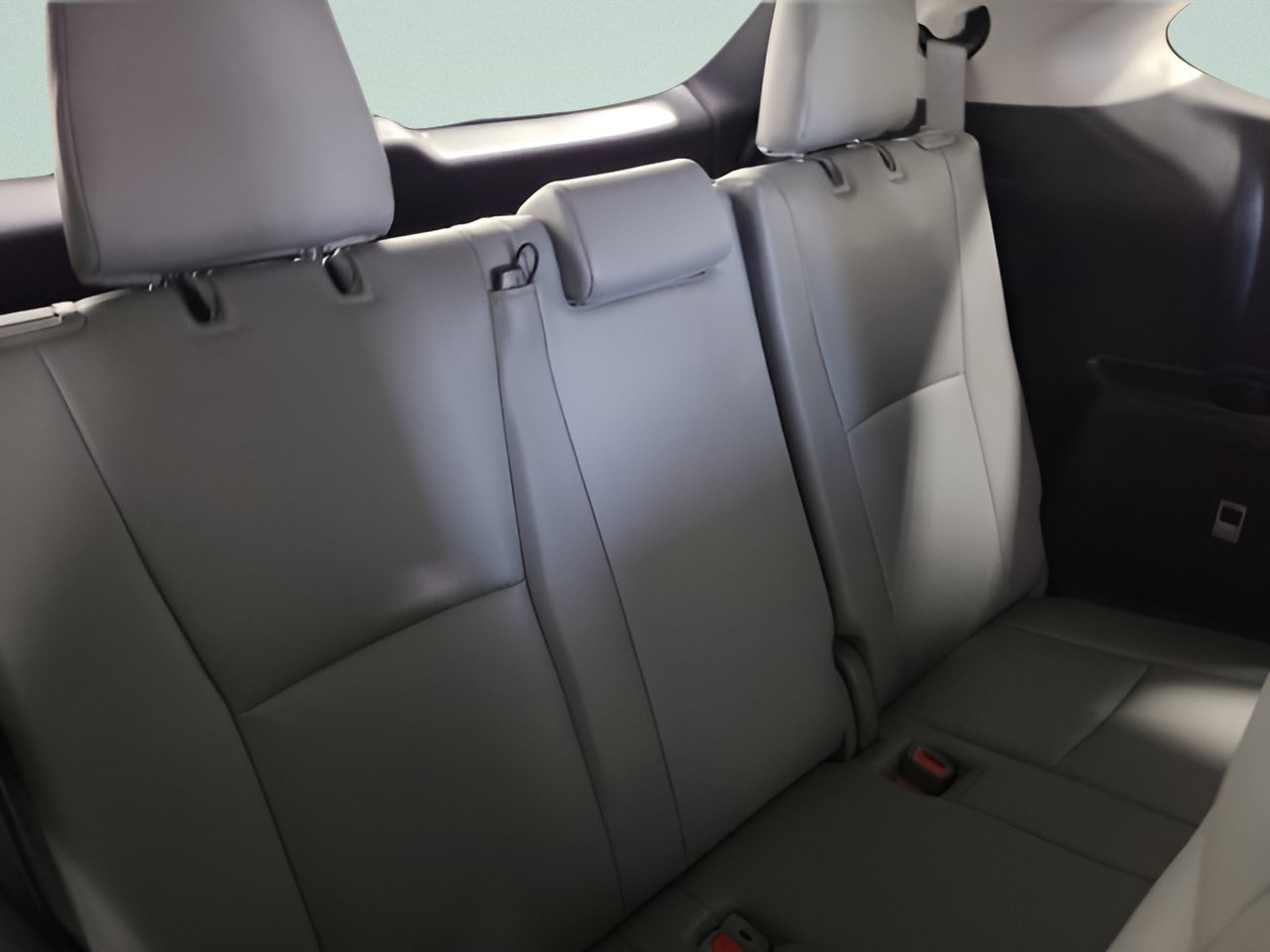 Used 2021 Toyota Highlander XLE AWD/4WD image 17
