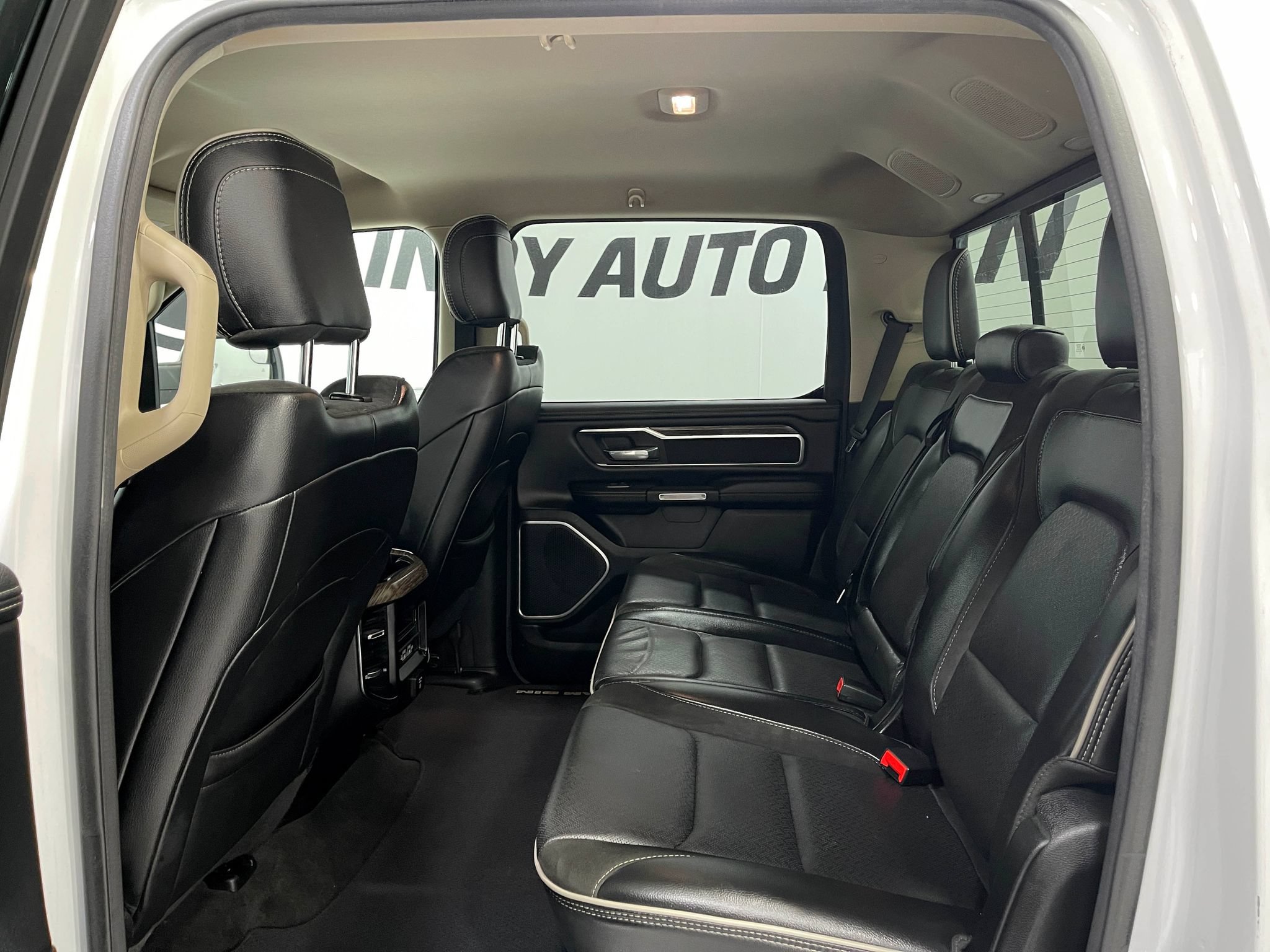 Used 2020 RAM 1500 Laramie AWD/4WD image 29