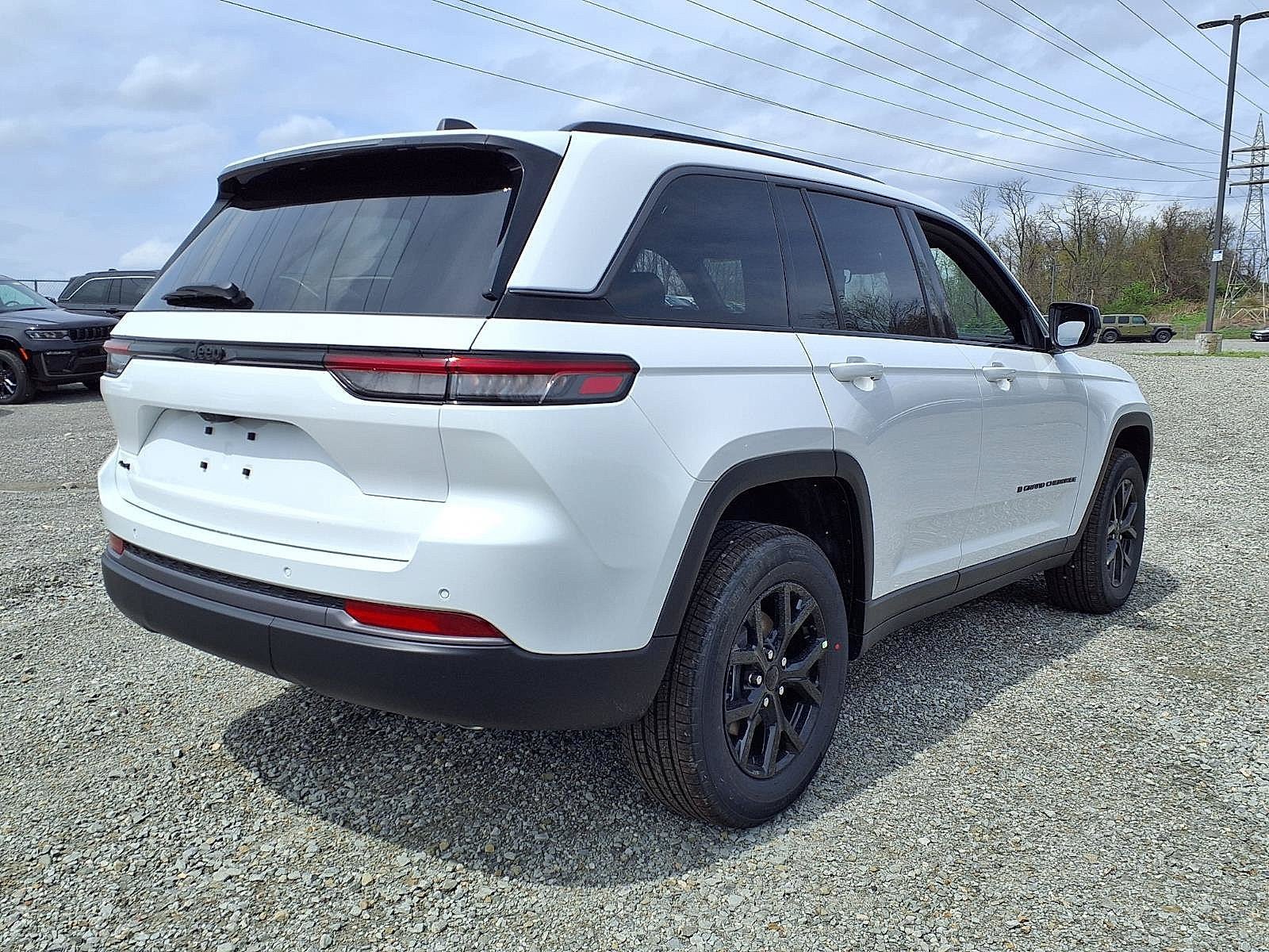 New 2026 Jeep Grand Cherokee Altitude AWD/4WD image 3