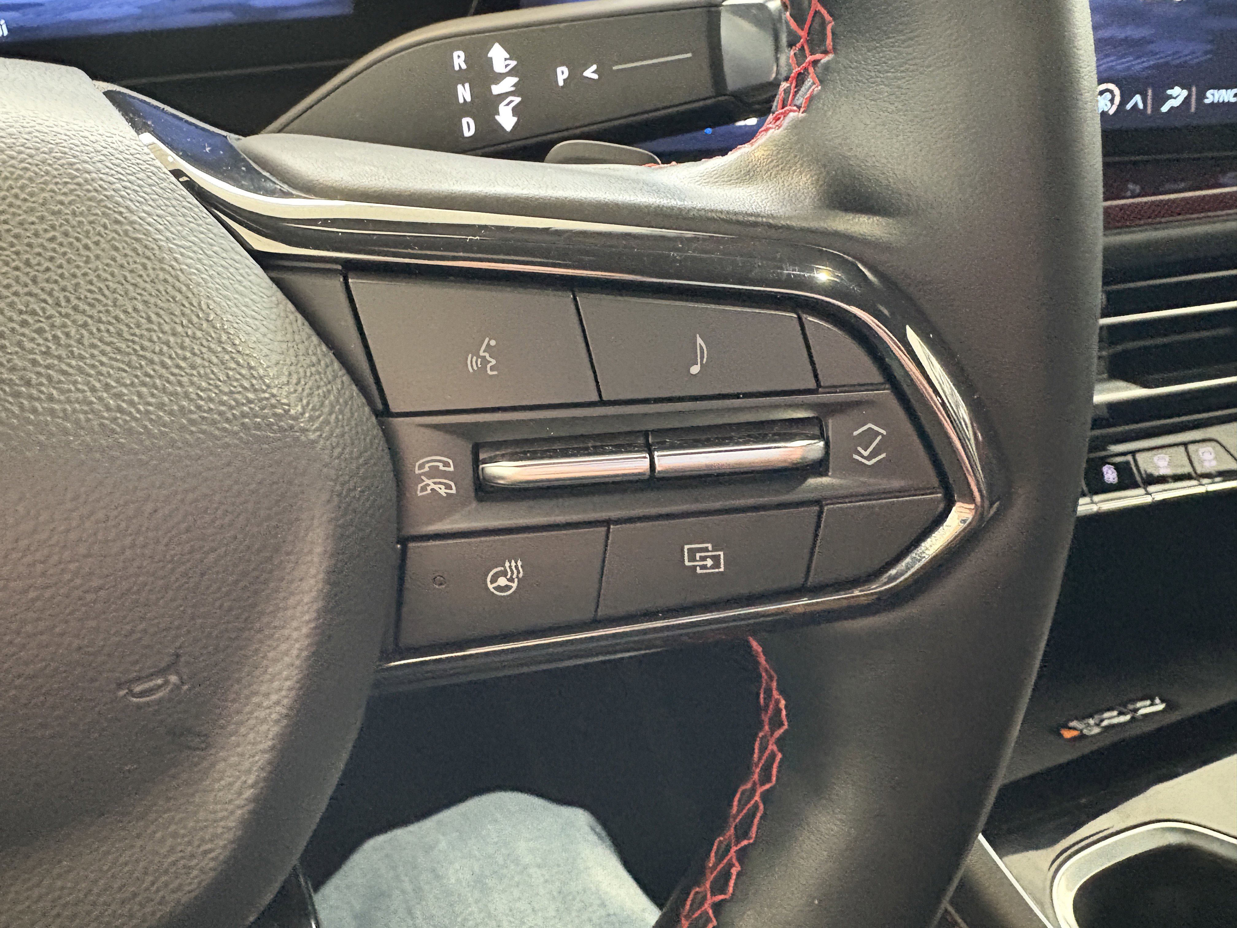 Used 2025 Chevrolet Traverse RS w/ LPO, Floor Liner Package image 12